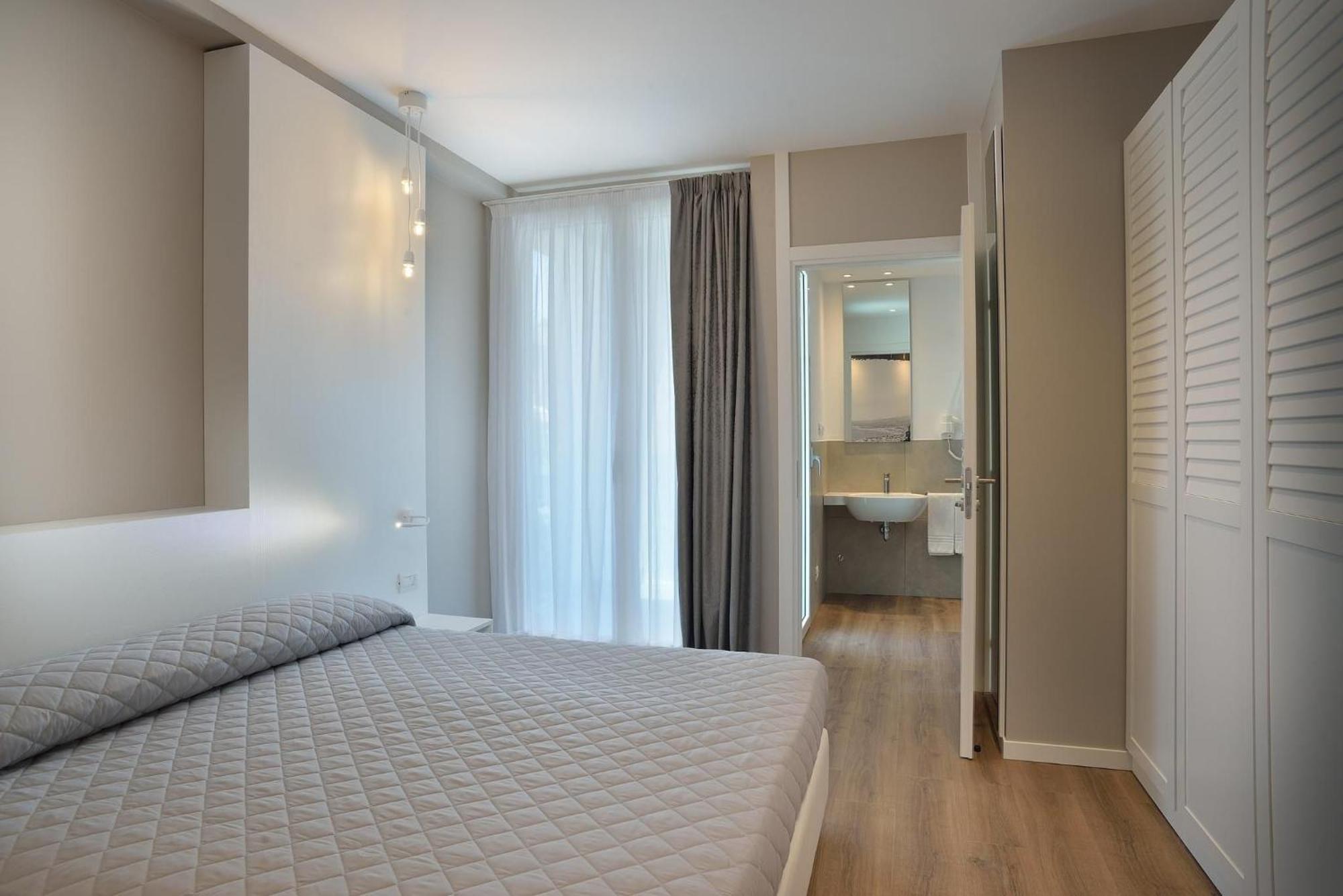 Embassy Hotel & Spa カットーリカ エクステリア 写真