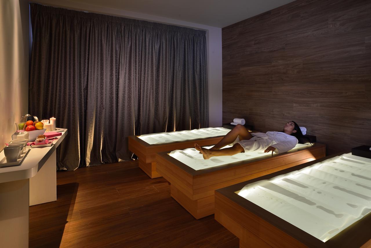 Embassy Hotel & Spa カットーリカ エクステリア 写真