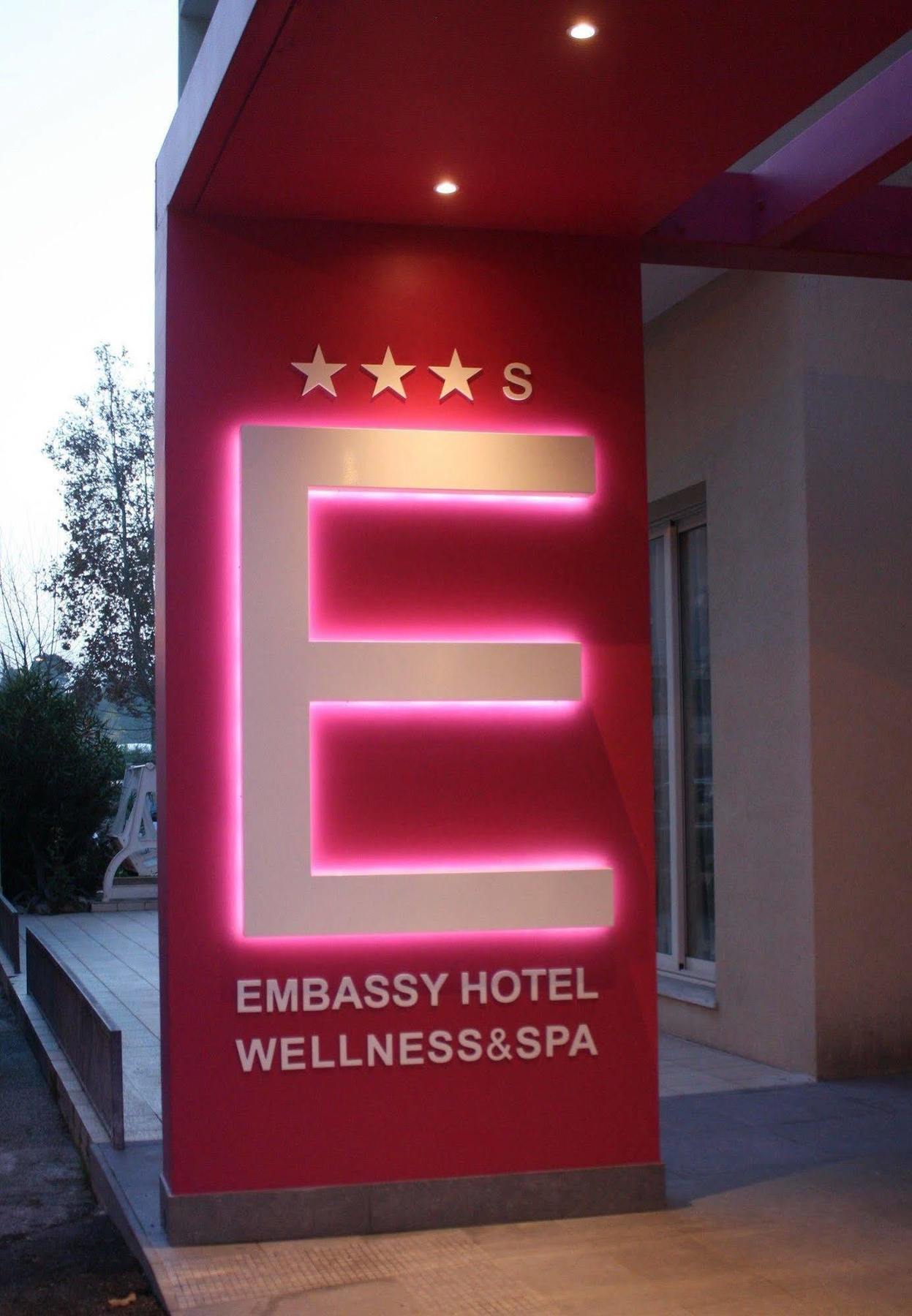 Embassy Hotel & Spa カットーリカ エクステリア 写真
