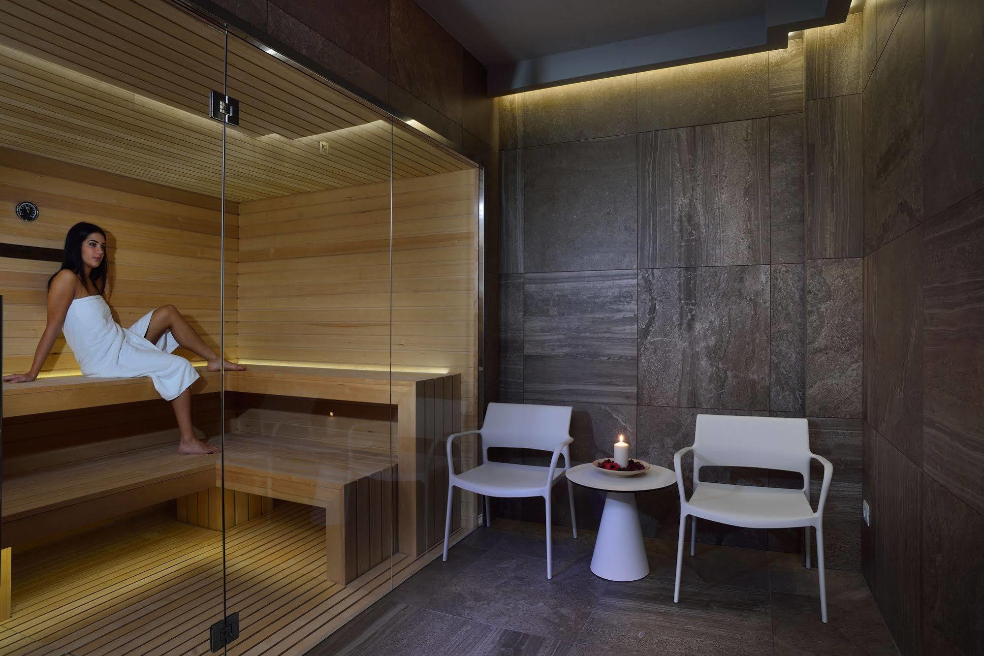 Embassy Hotel & Spa カットーリカ エクステリア 写真