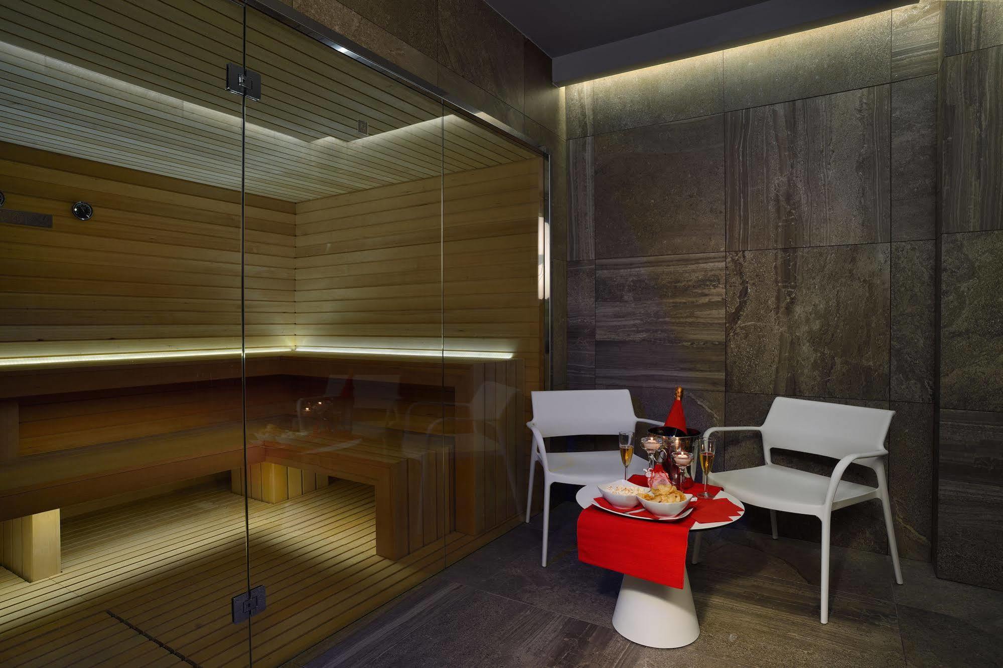Embassy Hotel & Spa カットーリカ エクステリア 写真