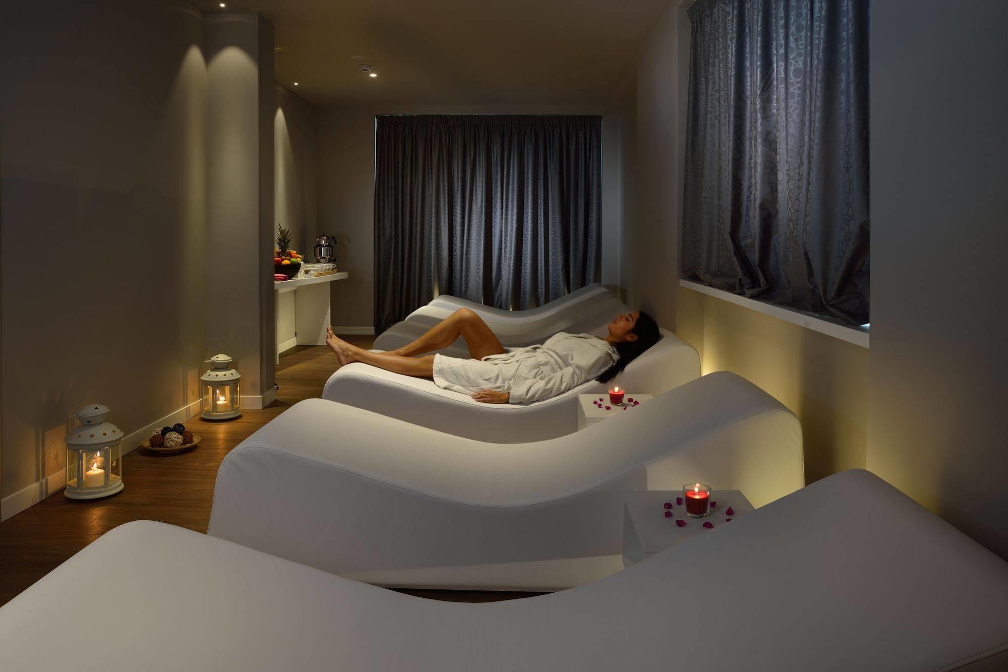 Embassy Hotel & Spa カットーリカ エクステリア 写真